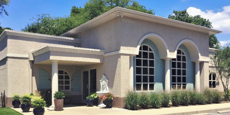 about-building3-min Facade Pampered Pets Inn